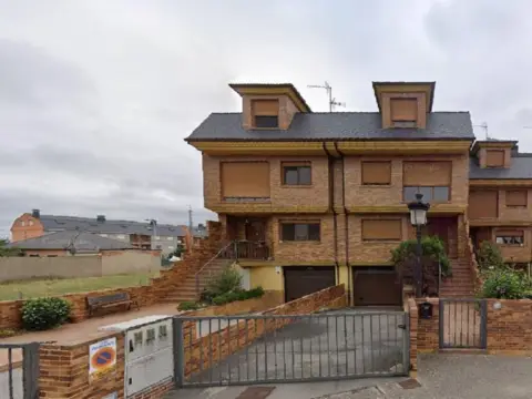 Chalet en calle del Canal, 308